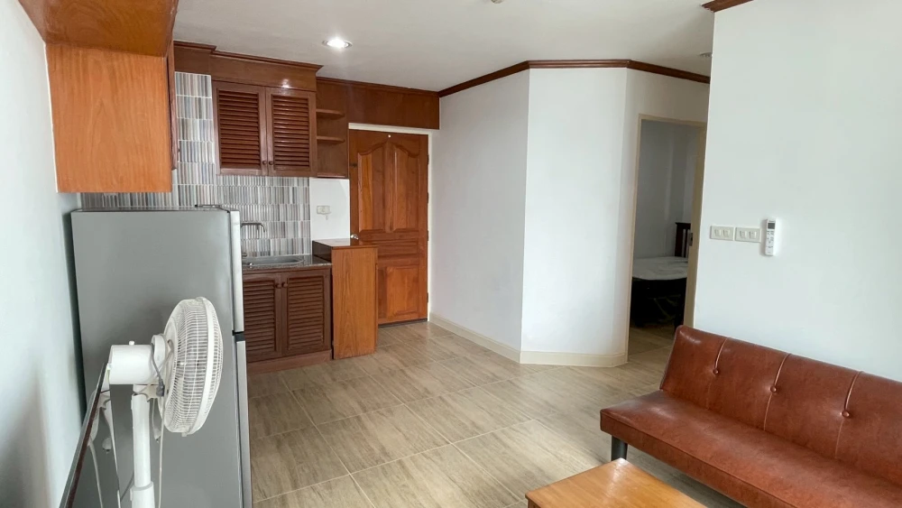For rent!! Condo Baan Pathumwan, 30th floor, cool breeze, comfortable living, fully furnished, ready to move in, don't miss out, book now!!