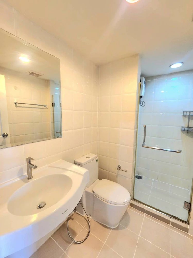 Condo for rent at Baan Navatara, fully furnished, pool view, move now, don't hesitate !!