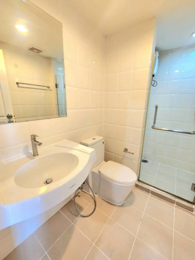 Condo for rent at Baan Navatara, fully furnished, pool view, move now, don't hesitate !!
