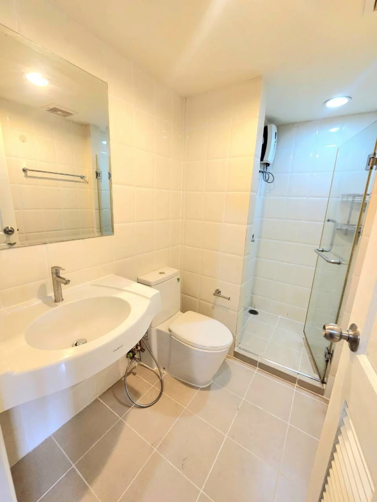 Condo for rent at Baan Navatara, fully furnished, pool view, move now, don't hesitate !!