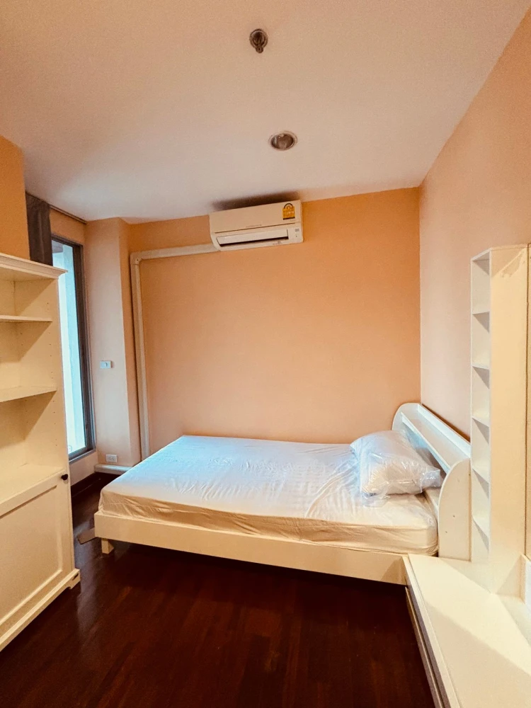 For rent!! Condo Pathumwan Resort, 33rd floor, beautiful condo, newly decorated, good location, convenient transportation, hurry up and book now!!