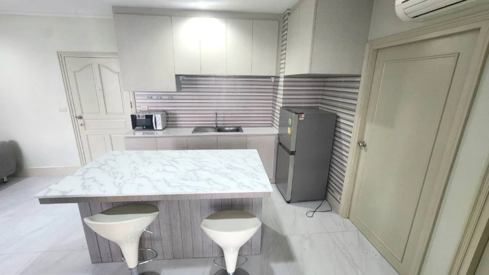 Condo for rent, Pathumwan Resort, spacious room, lots of usable space, good price, hurry and reserve now.