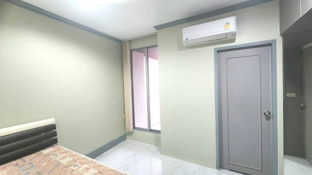 Condo for rent, Pathumwan Resort, spacious room, lots of usable space, good price, hurry and reserve now.