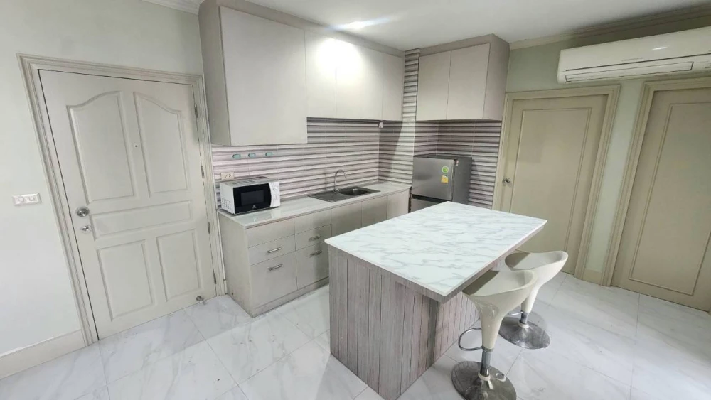 Condo for rent, Pathumwan Resort, spacious room, lots of usable space, good price, hurry and reserve now.