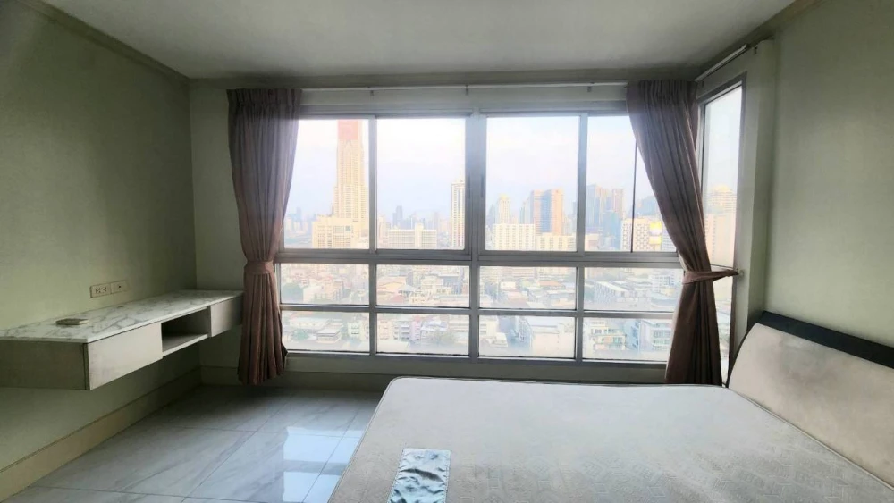 Condo for rent, Pathumwan Resort, spacious room, lots of usable space, good price, hurry and reserve now.