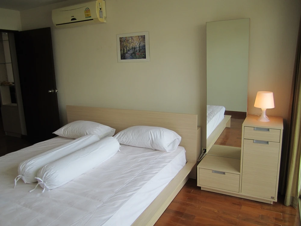 Condo for rent, Paphada Silom, Low Rise Condo, near BTS St. Louis, convenient to travel