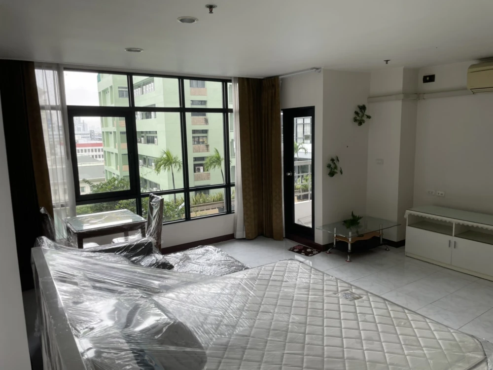 Condo for rent at Phayathai Place, corner room with privacy, comes with a special price. Hurry and reserve now, don't miss out!