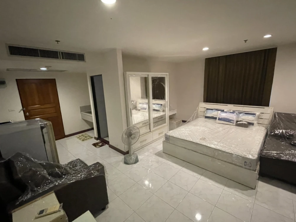 Condo for rent at Phayathai Place, corner room with privacy, comes with a special price. Hurry and reserve now, don't miss out!