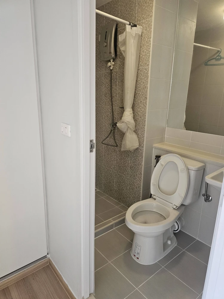 Plum Station Pinklao Condo for rent. Unfurnished unit, perfect for those who want to decorate it themselves and add their own style. Book now, don't m