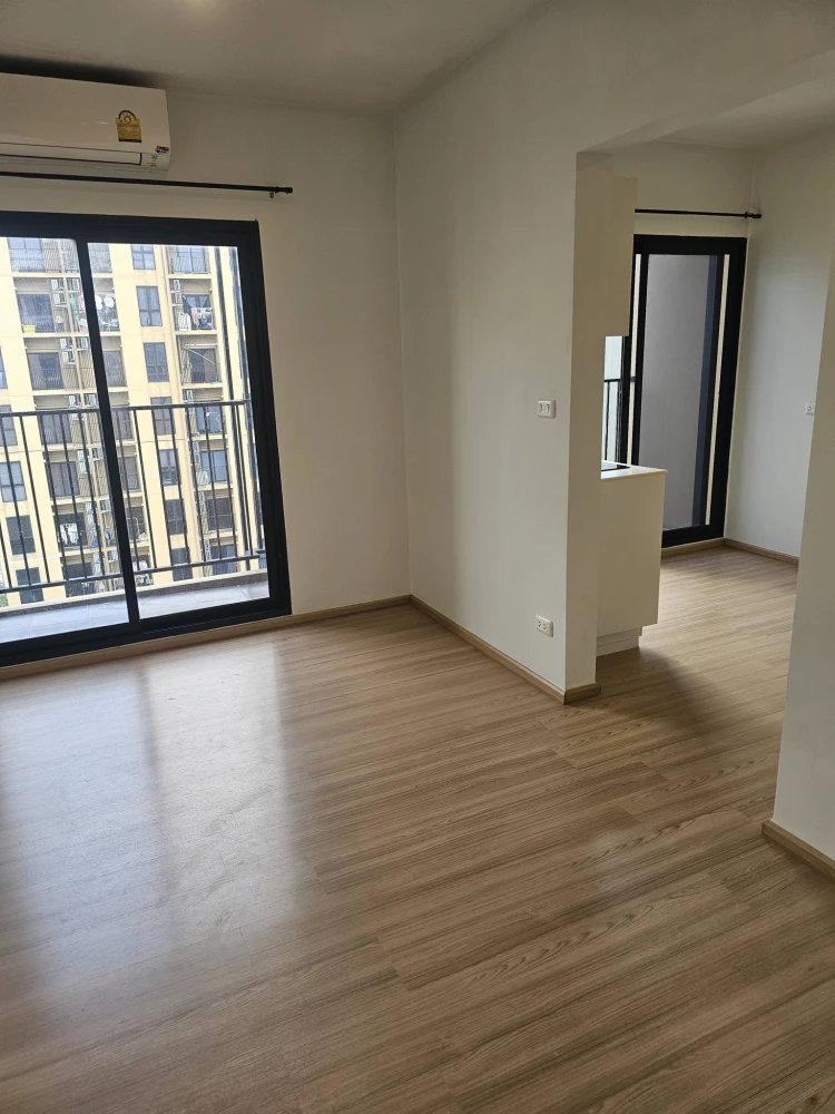 Plum Station Pinklao Condo for rent. Unfurnished unit, perfect for those who want to decorate it themselves and add their own style. Book now, don't m
