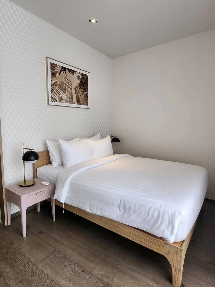 For rent Condo Park 24 Origin Phrom Phong, a luxury condo in the heart of the city. Beautiful room, fully furnished, ready to move in. Don't miss it!!