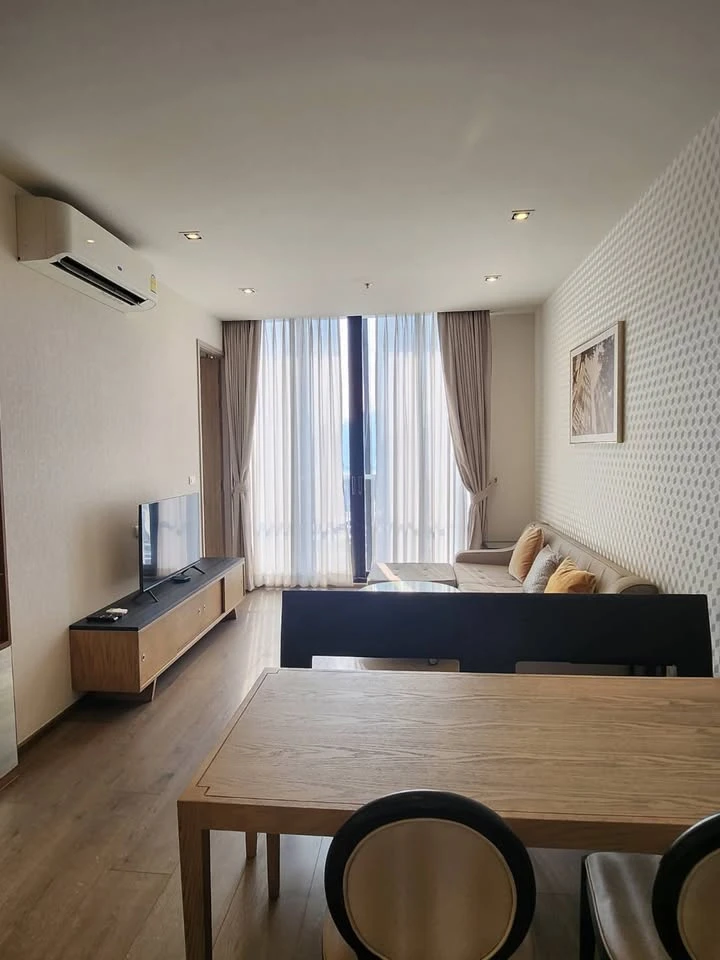 For rent Condo Park 24 Origin Phrom Phong, a luxury condo in the heart of the city. Beautiful room, fully furnished, ready to move in. Don't miss it!!
