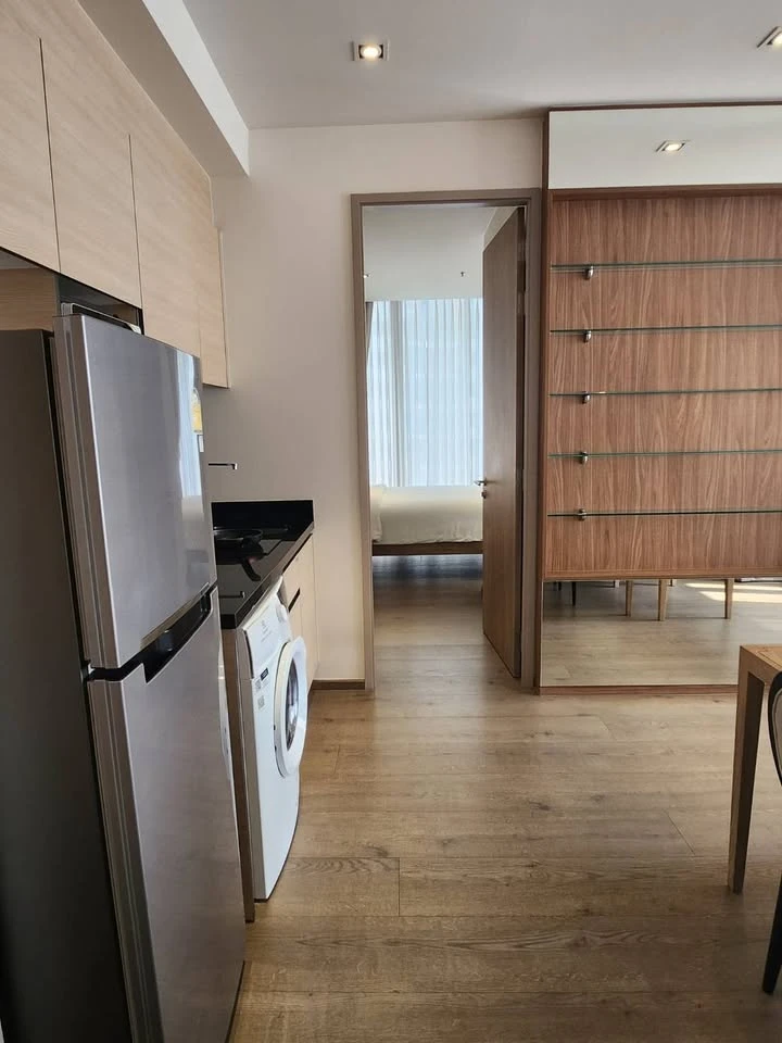 For rent Condo Park 24 Origin Phrom Phong, a luxury condo in the heart of the city. Beautiful room, fully furnished, ready to move in. Don't miss it!!