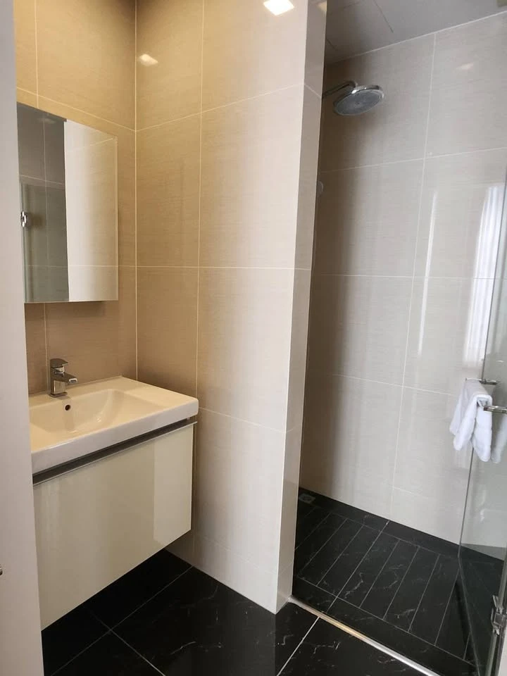 For rent Condo Park 24 Origin Phrom Phong, a luxury condo in the heart of the city. Beautiful room, fully furnished, ready to move in. Don't miss it!!