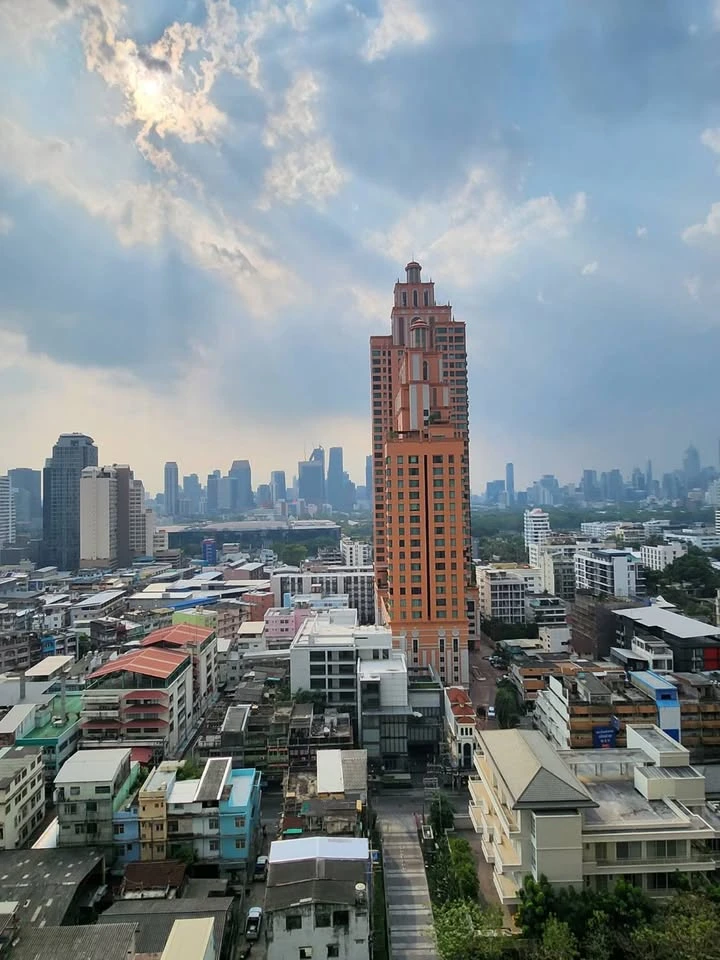For rent Condo Park 24 Origin Phrom Phong, a luxury condo in the heart of the city. Beautiful room, fully furnished, ready to move in. Don't miss it!!