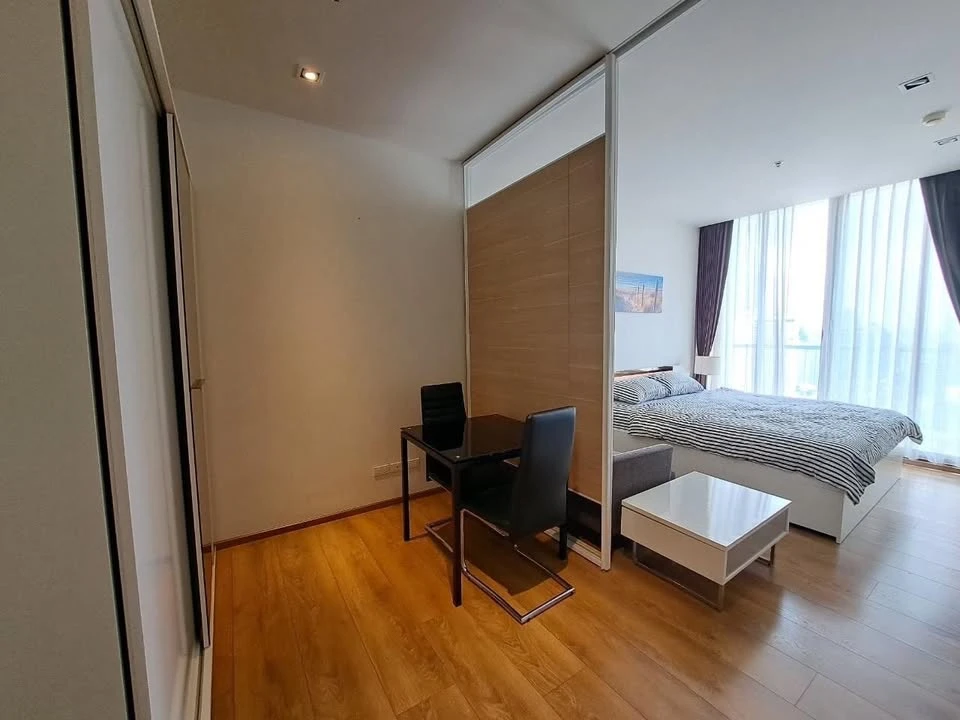 Condo for rent, Park 24 Origin Phrom Phong, top floor, Sukhumvit Road view, fully furnished + electrical appliances, ready to move in