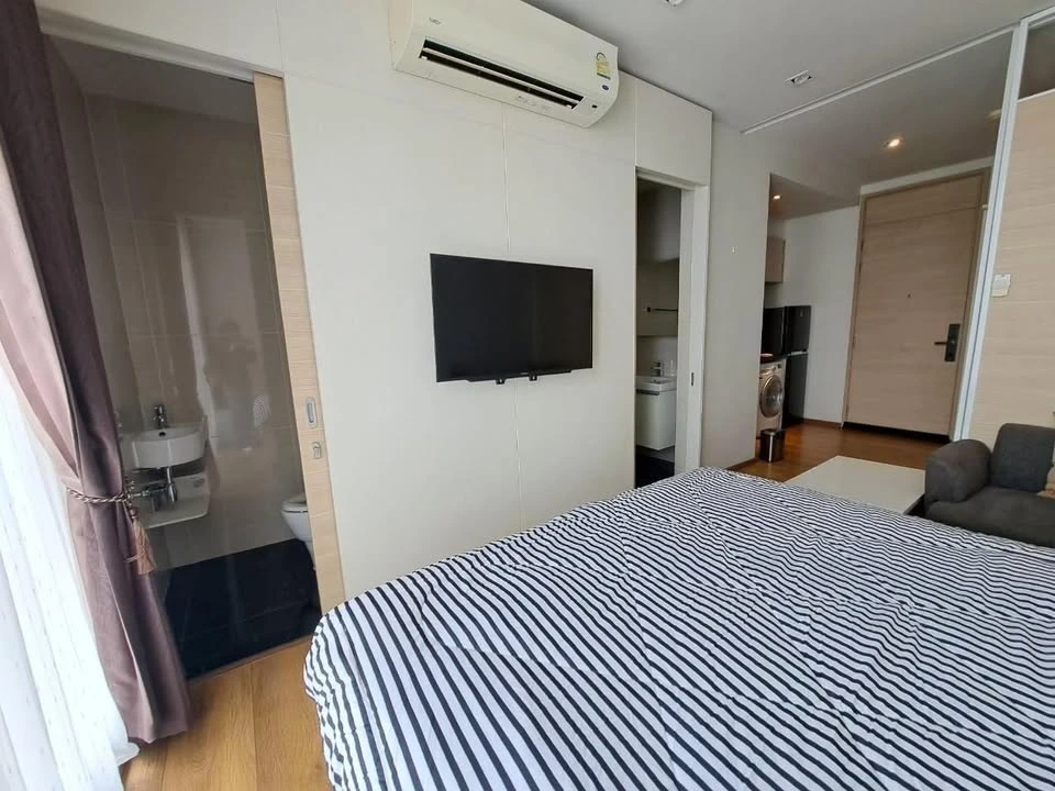 Condo for rent, Park 24 Origin Phrom Phong, top floor, Sukhumvit Road view, fully furnished + electrical appliances, ready to move in