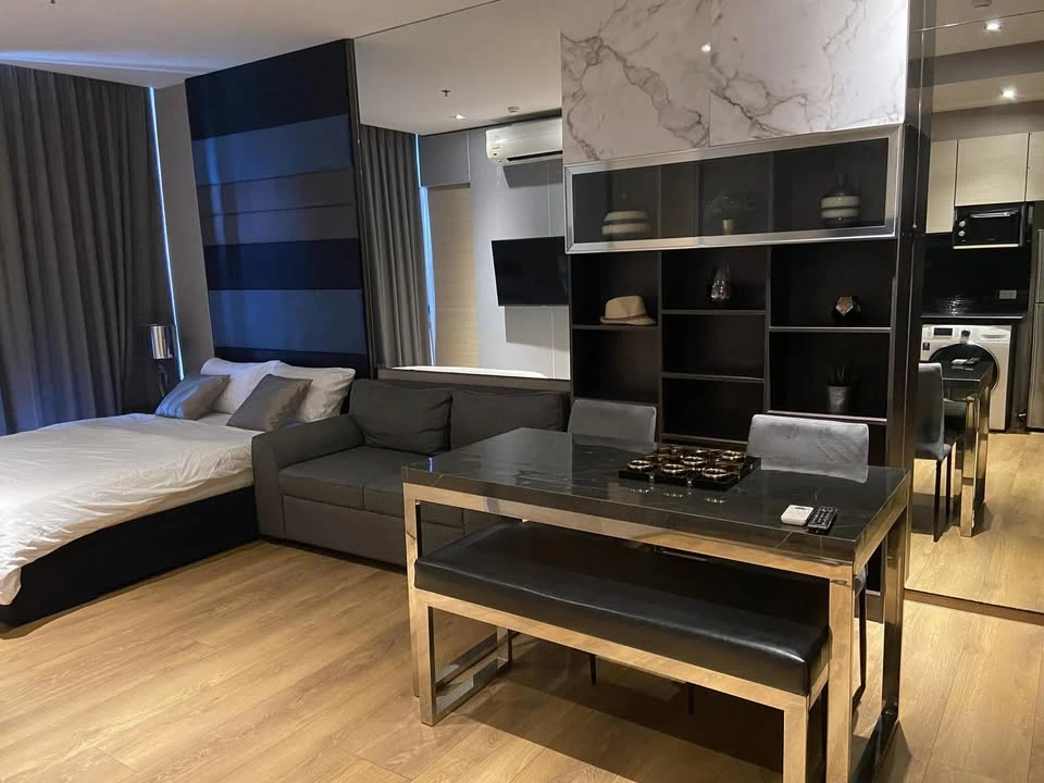 Condo for rent, Park 24 Origin Phrom Phong, fully furnished room, 31st floor, unblocked view. If interested, hurry up to reserve.