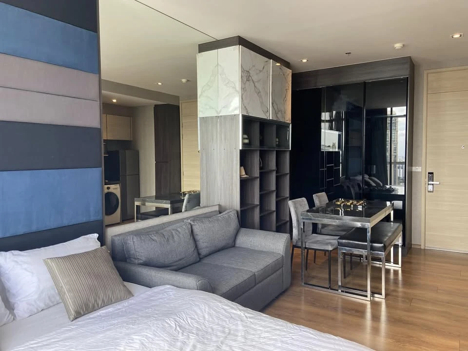 Condo for rent, Park 24 Origin Phrom Phong, fully furnished room, 31st floor, unblocked view. If interested, hurry up to reserve.