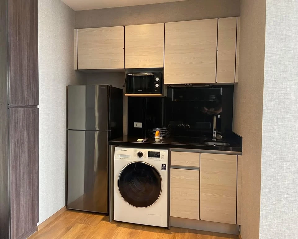 Condo for rent, Park 24 Origin Phrom Phong, fully furnished room, 31st floor, unblocked view. If interested, hurry up to reserve.