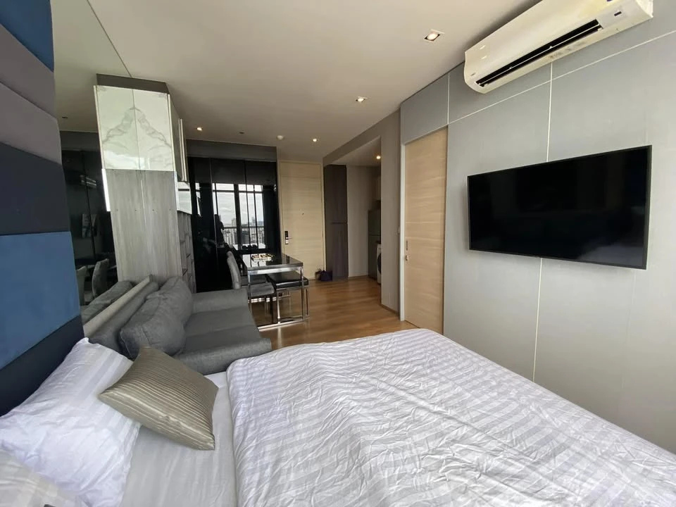 Condo for rent, Park 24 Origin Phrom Phong, fully furnished room, 31st floor, unblocked view. If interested, hurry up to reserve.