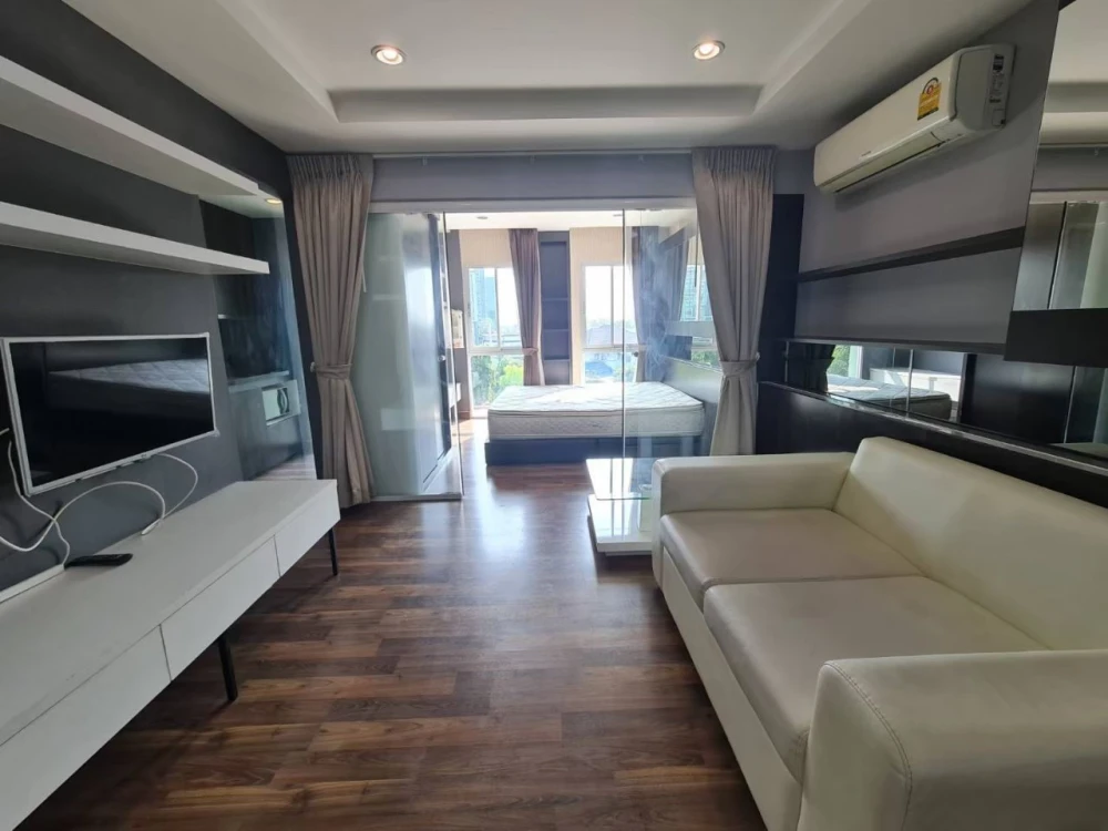Condo for rent PARC EXO, corner room, pool view, ready to move in, book now !!