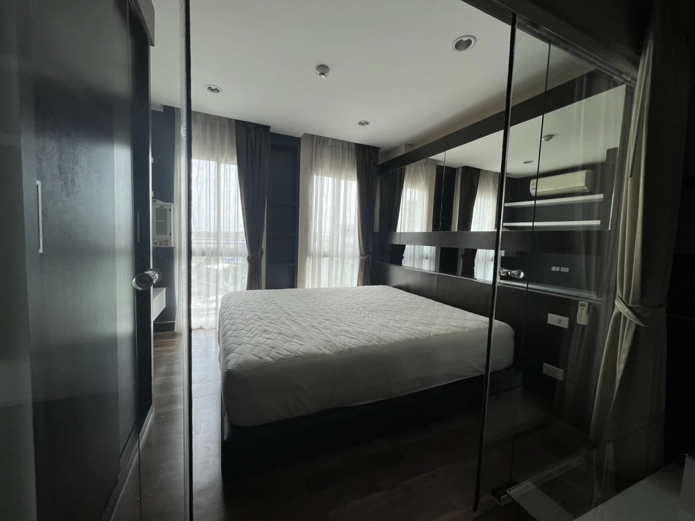 Condo for rent PARC EXO, corner room, pool view, ready to move in, book now !!