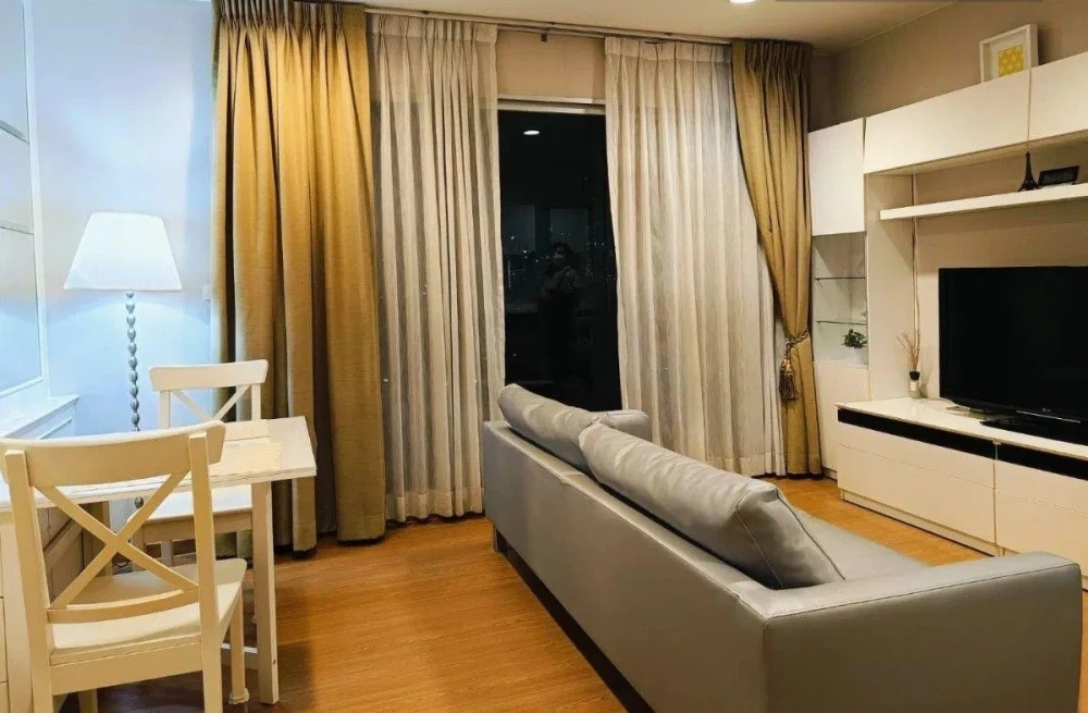 For rent!! Condo Fuse Chan-Sathorn, 11th floor, Building C, beautiful room, fully furnished, good location, convenient transportation, don't miss it!!