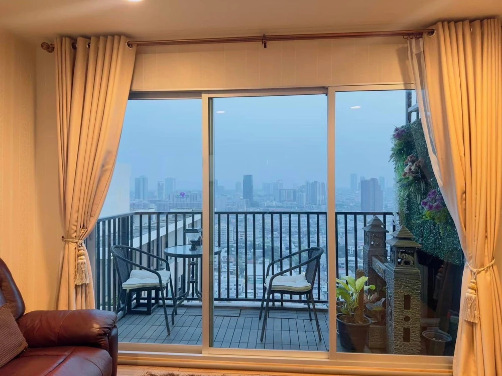 For rent!! Fuse Chan-Sathorn Condo, 31st floor, beautiful room, stunning view, fully furnished, ready to move in. Don't miss out!!