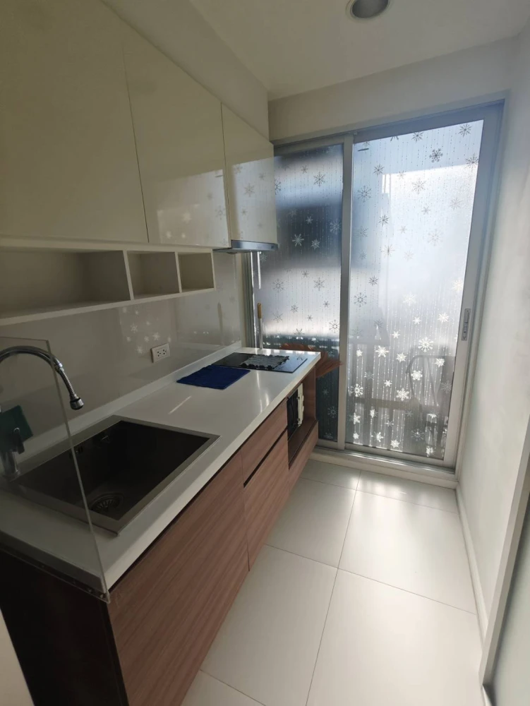 For rent!! Condo Fuse Chan-Sathorn (corner room), new room, complete with furniture and electrical appliances, ready to move in, don't miss it!!