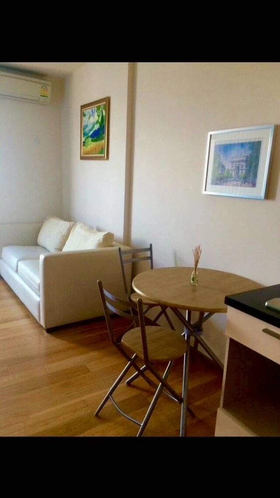 Condo for rent, Fuse Sathorn-Taksin, fully furnished, ready to move in. It's very convenient to travel.