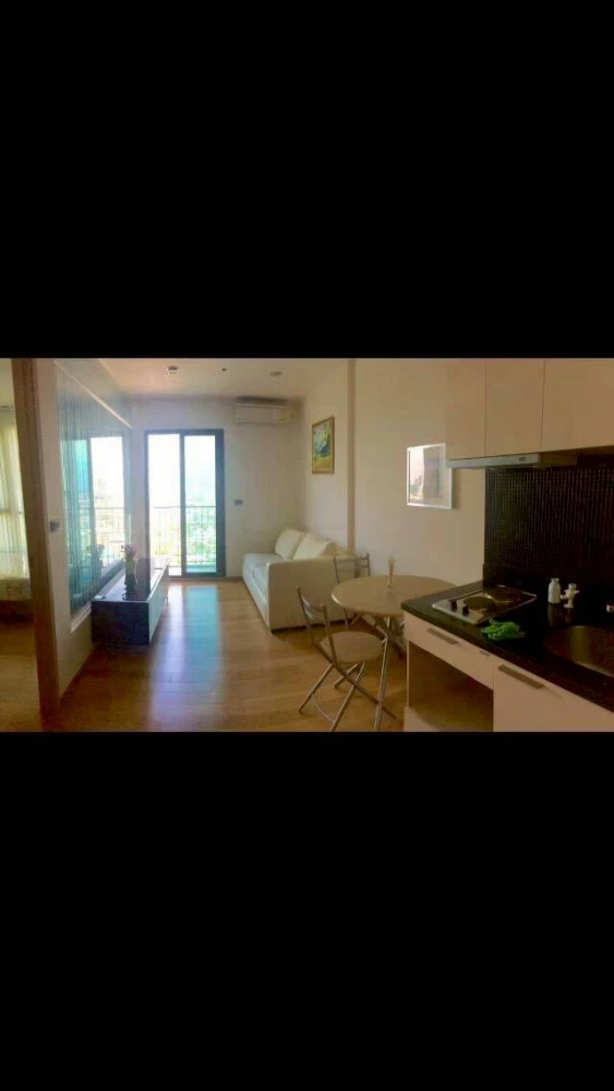 Condo for rent, Fuse Sathorn-Taksin, fully furnished, ready to move in. It's very convenient to travel.
