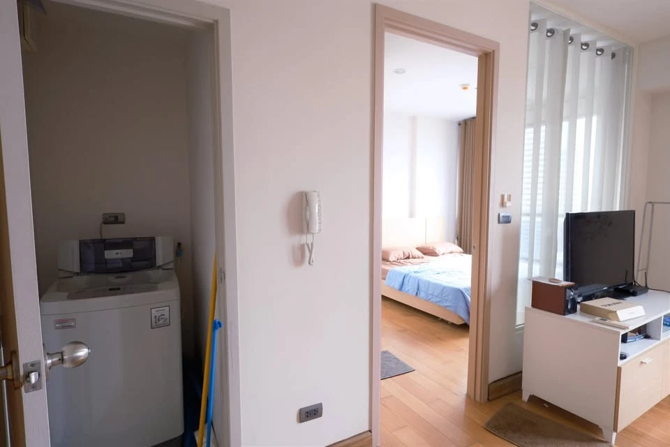 Condo for rent, Fuse Sathorn-Taksin, pool view, corner room, fully furnished, very beautiful room, ready to move in.