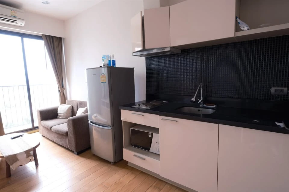 Condo for rent, Fuse Sathorn-Taksin, pool view, corner room, fully furnished, very beautiful room, ready to move in.