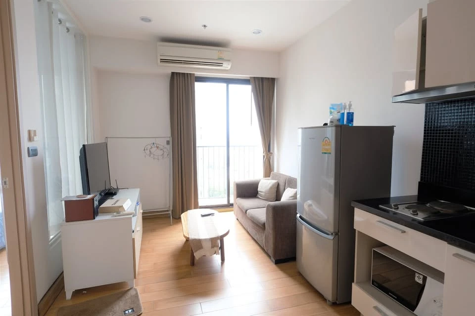Condo for rent, Fuse Sathorn-Taksin, pool view, corner room, fully furnished, very beautiful room, ready to move in.