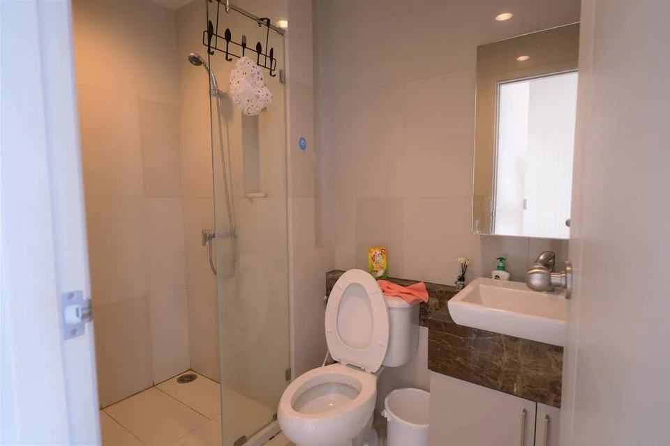 Condo for rent, Fuse Sathorn-Taksin, pool view, corner room, fully furnished, very beautiful room, ready to move in.