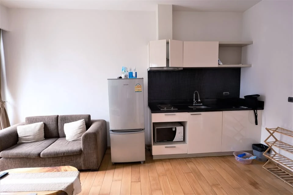 Condo for rent, Fuse Sathorn-Taksin, pool view, corner room, fully furnished, very beautiful room, ready to move in.