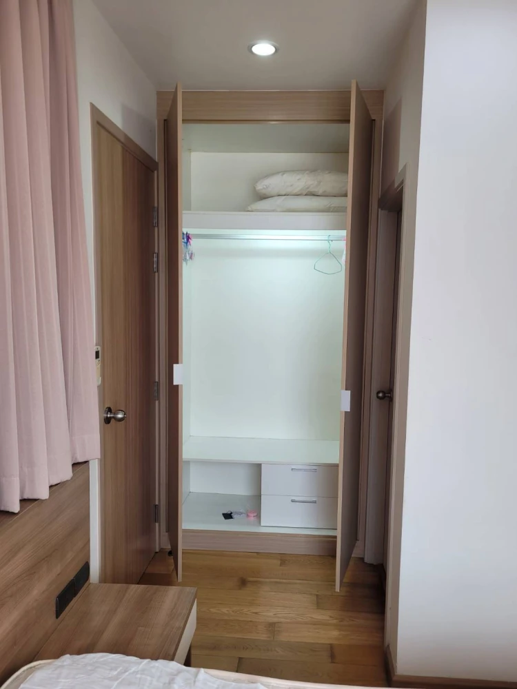 Condo for rent, Fuse Sathorn-Taksin, spacious room modern style With complete set of electrical appliances. Hurry up to reserve now.