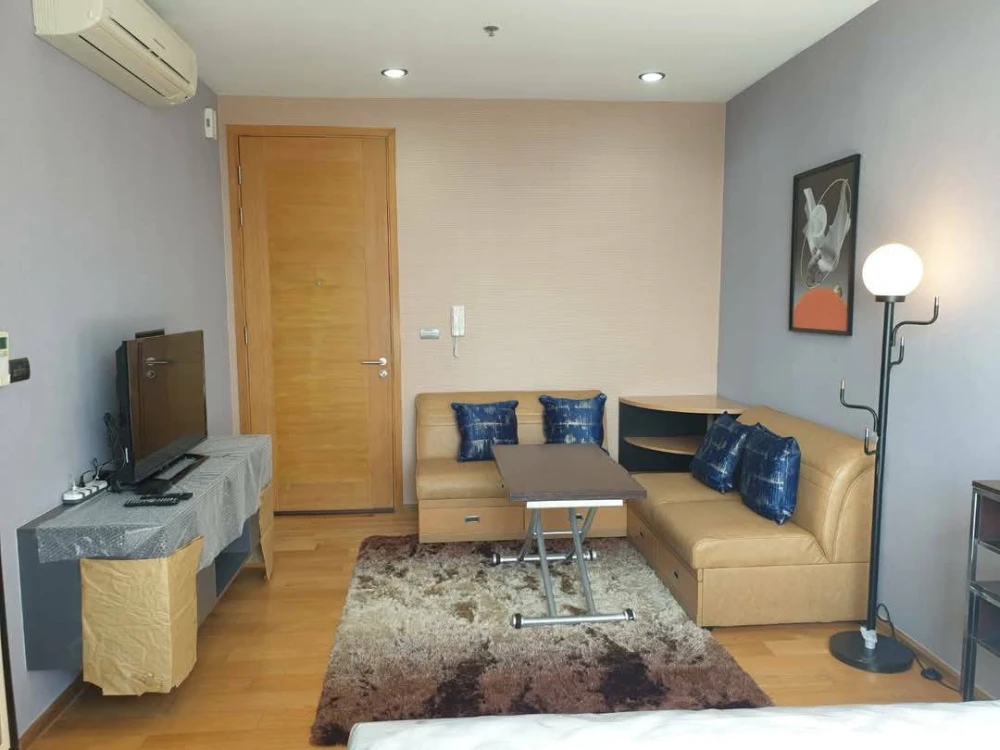 For rent!! Condo Fuse Sathorn-Taksin, fully furnished, just bring your bags and move in. Hurry up and book now!!
