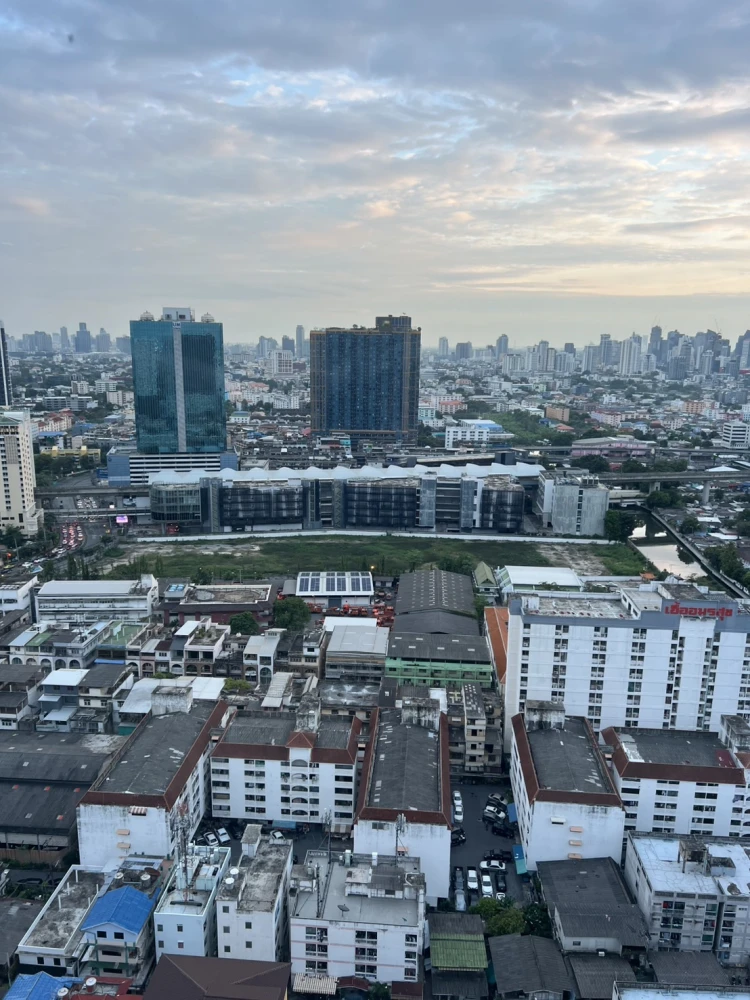 For rent!! Condo Fuse Mobius Ramkhamhaeng Station, 32nd floor, fully furnished, ready to move in. Don't miss it!!