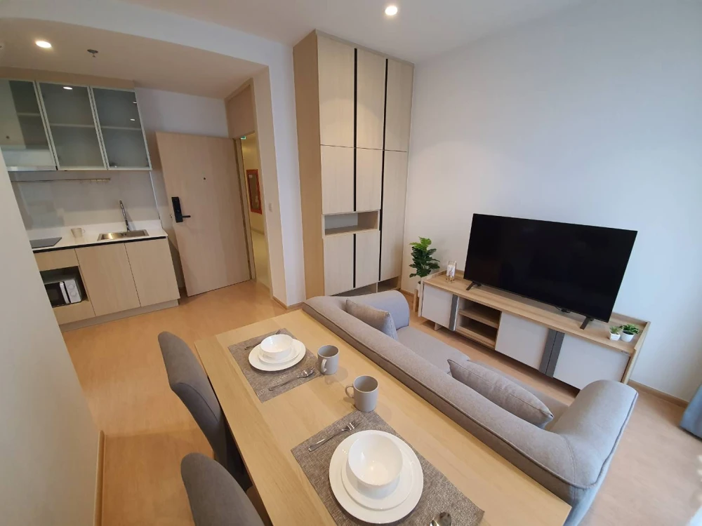 For rent!! Condo Maru Ekkamai 2, 14th floor, fully furnished, ready to move in. Don't miss out!!