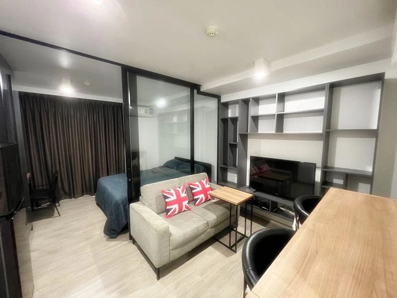 For rent!! Condo Maestro 02 Ruamrudee (Pet friendly) Fully furnished, ready to move in immediately, hurry and book now!!
