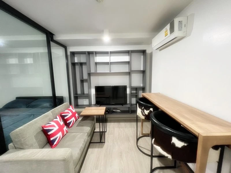 For rent!! Condo Maestro 02 Ruamrudee (Pet friendly) Fully furnished, ready to move in immediately, hurry and book now!!