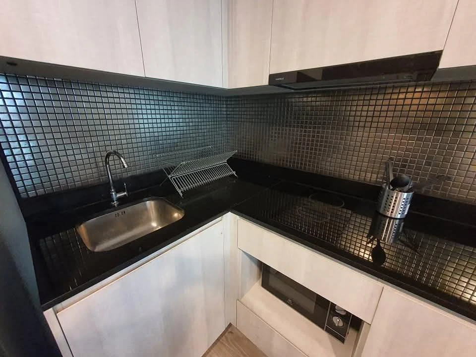 Condo for rent, Maestro 19, large, comfortable room, comes with plenty of usable space, complete in one place. Come reserve now, don't miss out.