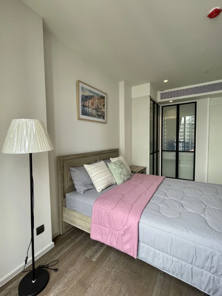 For rent!! Condo Muniq Sukhumvit 23, 20th floor, open view, beautiful room, fully furnished, convenient transportation, don't miss it!!