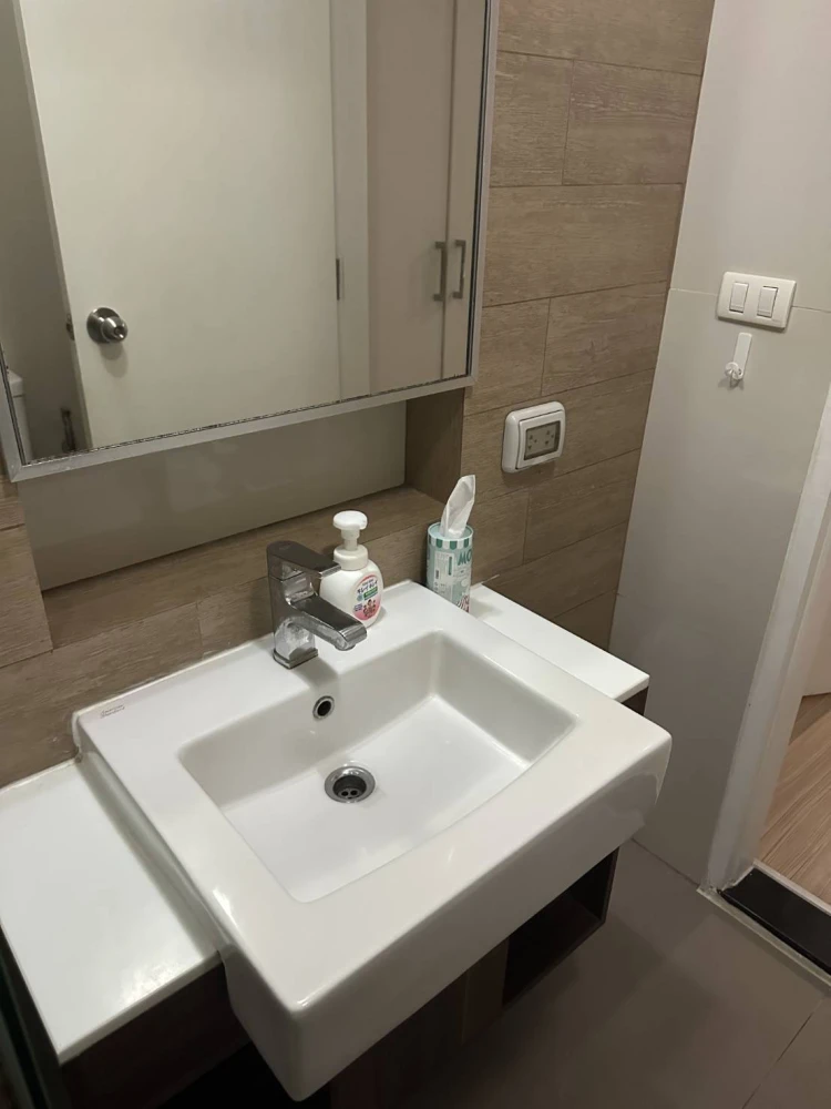 For rent CU Terrace condo, spacious room, ready to move in Complete electrical appliances, do not miss it, book now.