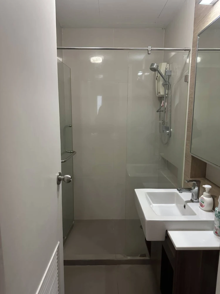 For rent CU Terrace condo, spacious room, ready to move in Complete electrical appliances, do not miss it, book now.