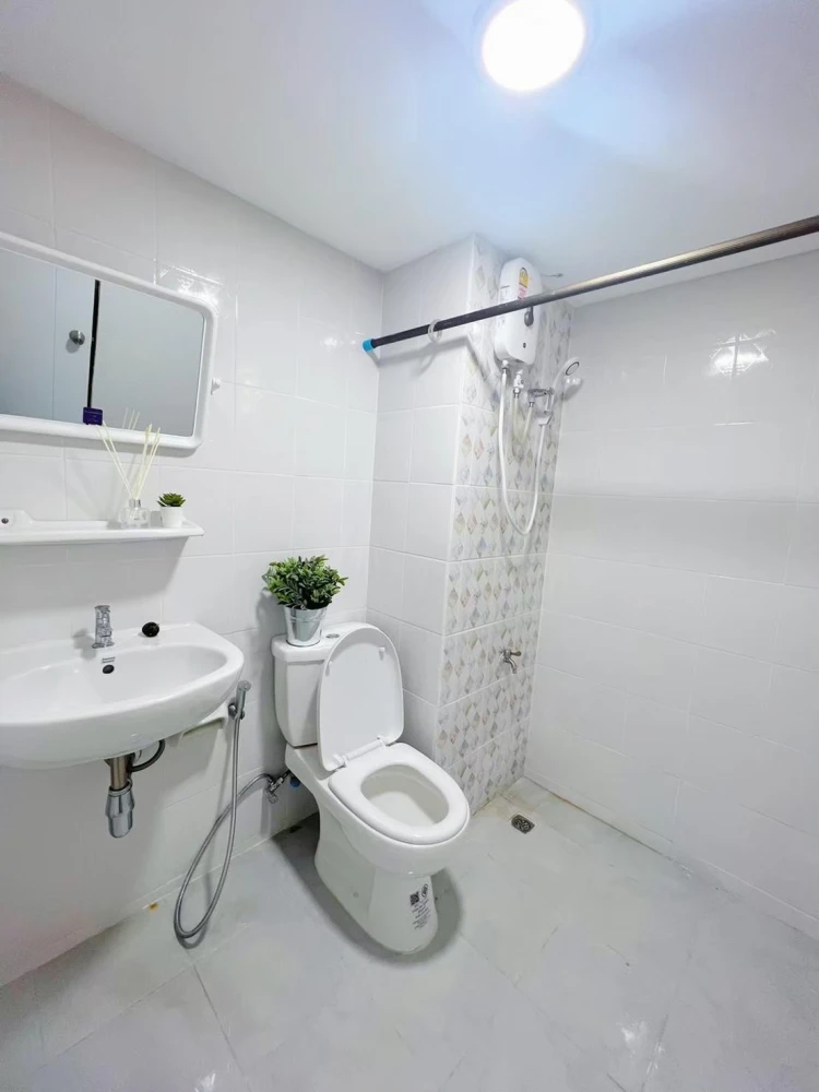 Condo for rent, Ratchada City 18, nice room, white tone, comfortable to the eyes, affordable price, hurry up and reserve now, don't wait.