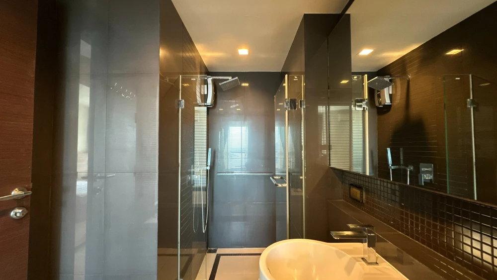 For rent!! Condo Rhythm Sathorn, 25th floor, Building N, fully furnished, ready to move in, don't miss it!!