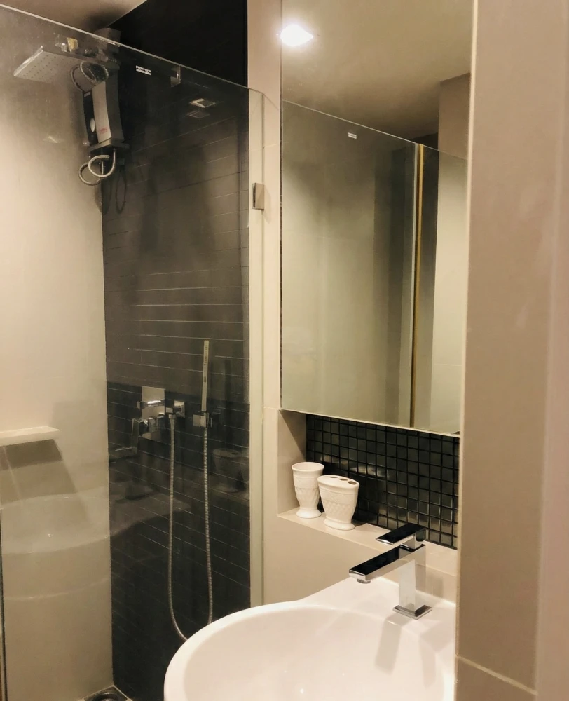 Condo for rent, Rhythm Sathorn, high floor, city view, complete electrical appliances Ready. Don't miss it.